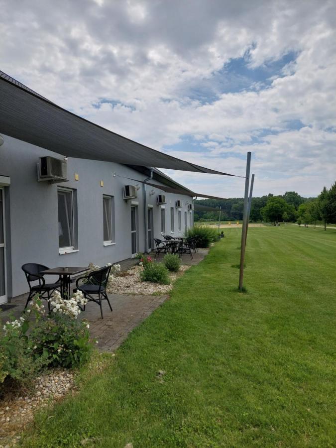 Hédervári Lovas Vendégház Exterior foto