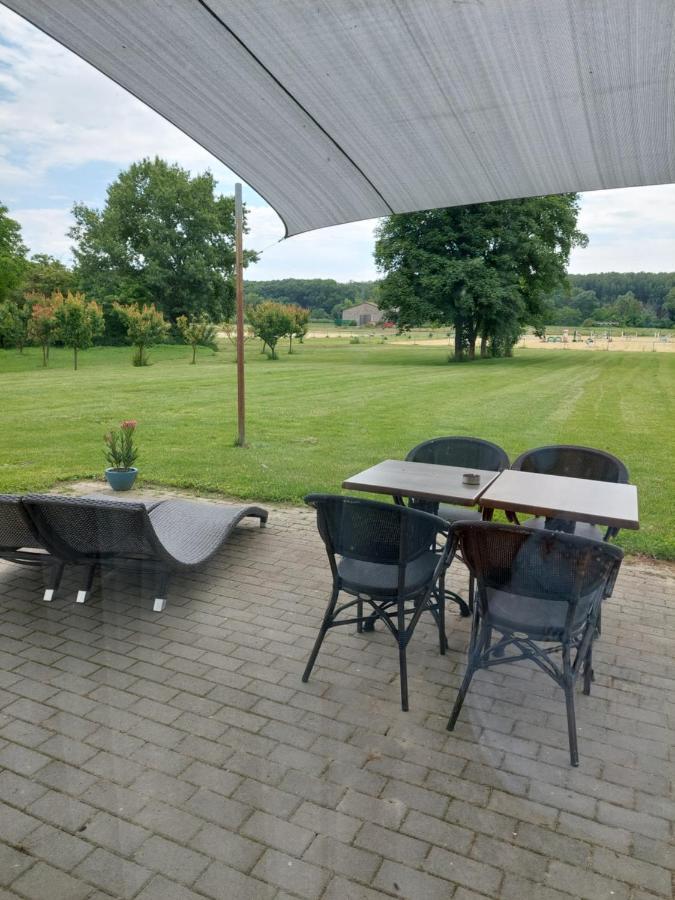 Hédervári Lovas Vendégház Exterior foto