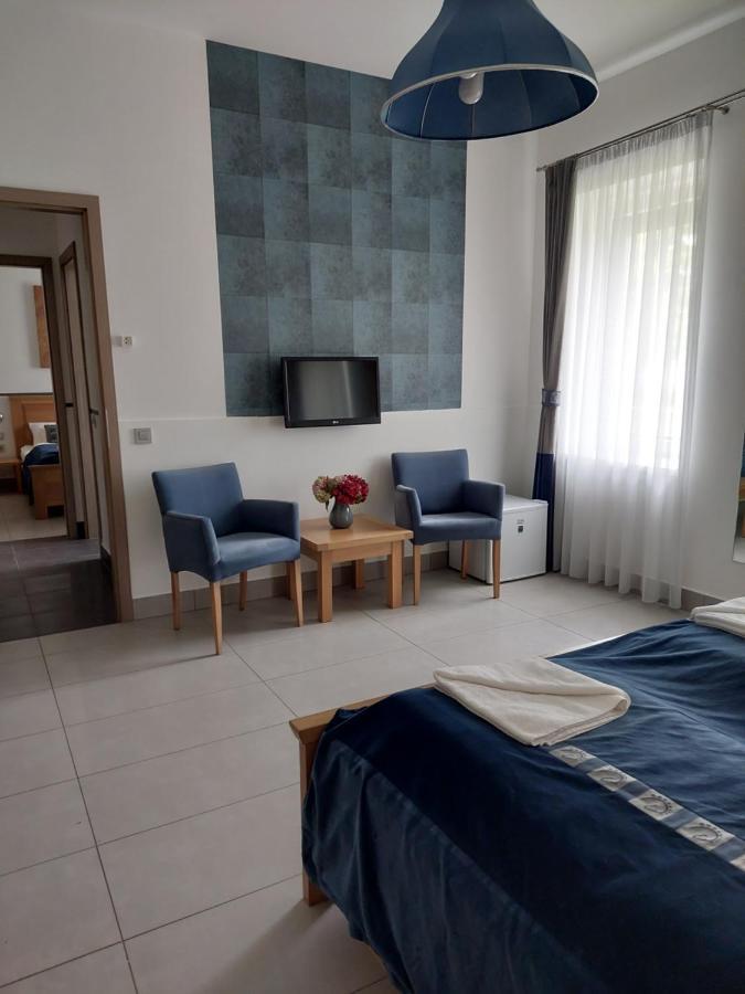 Hédervári Lovas Vendégház Exterior foto