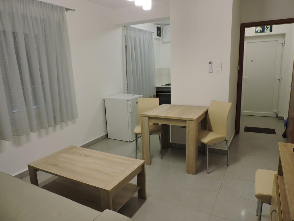 Hédervári Lovas Vendégház Exterior foto